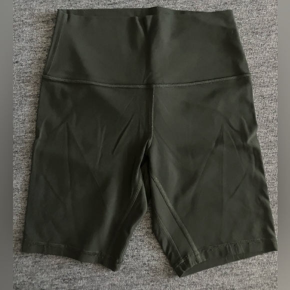 Lululemon Align 8” short - size 6 - Olive green - Picture 6 of 6